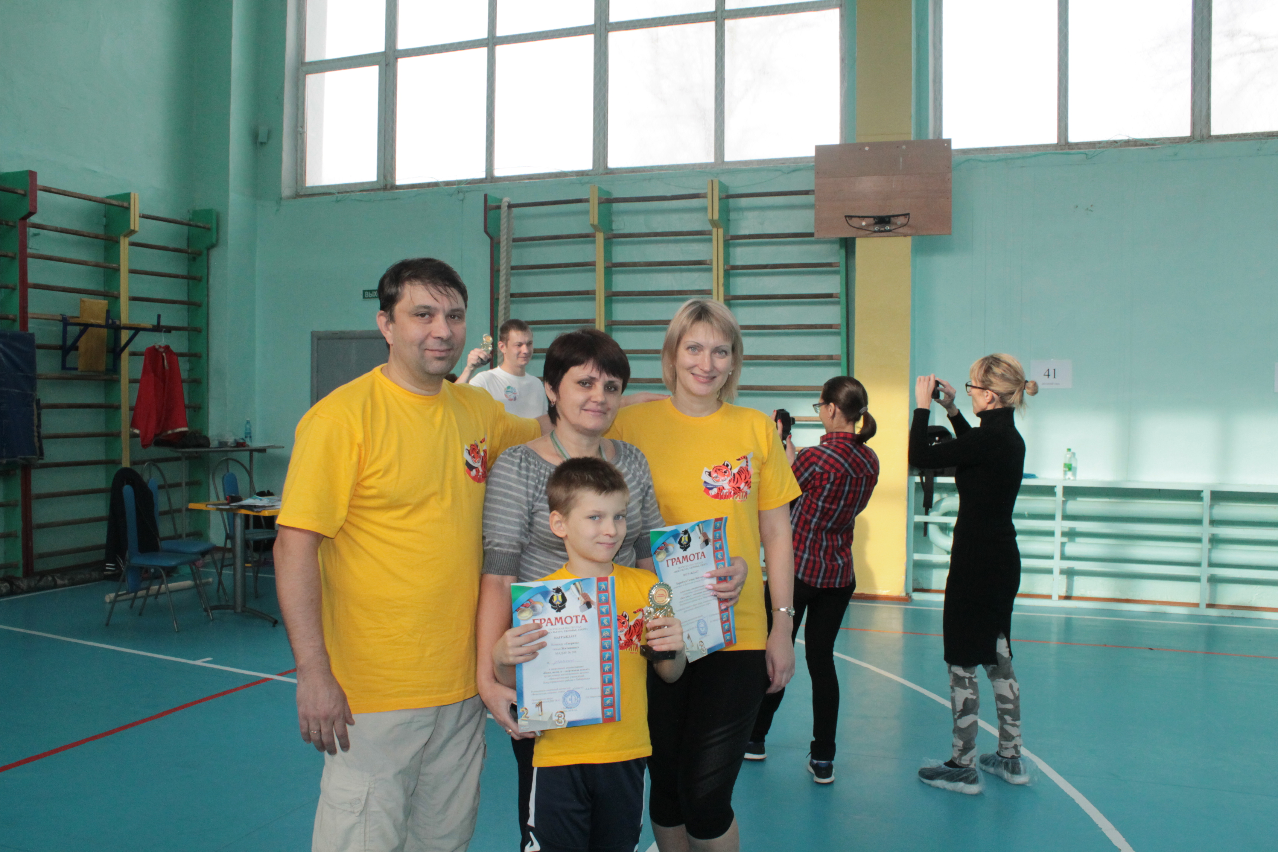 В Индустриальном районе прошли спортивные соревнования среди воспитанников детских садов «Папа, мама, Я – спортивная семья!»